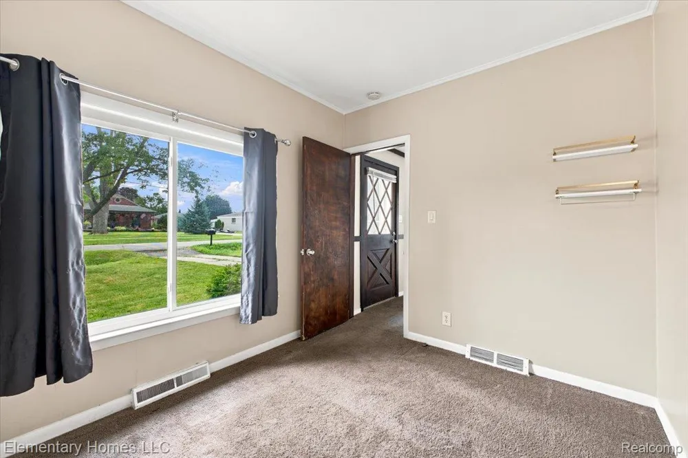 31709 Grove Fraser City, MI 48026
