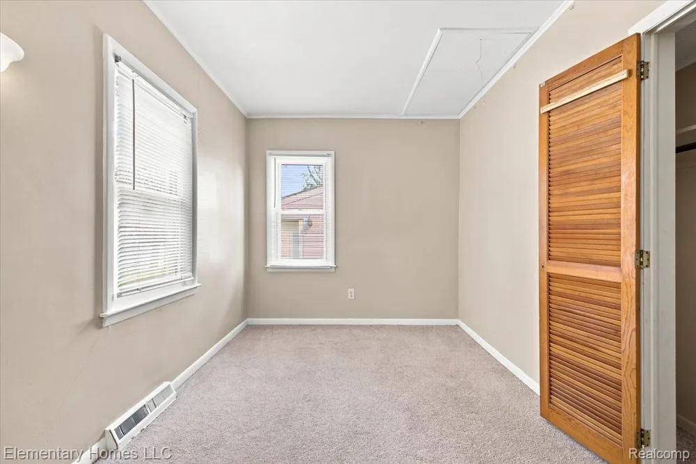 31709 Grove Fraser City, MI 48026