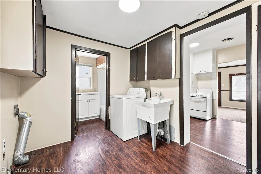 31709 Grove Fraser City, MI 48026
