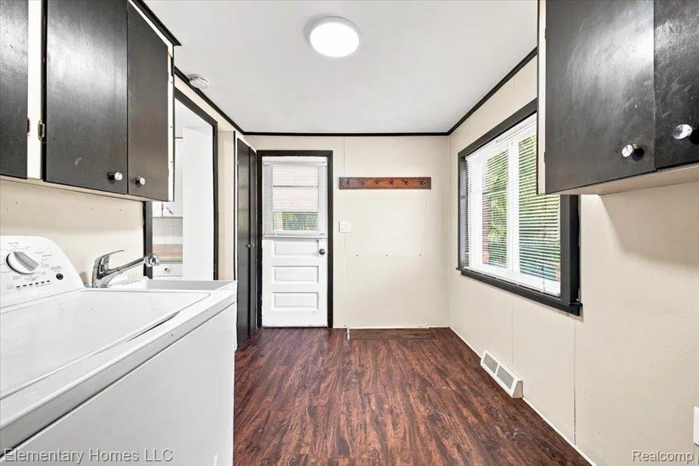 31709 Grove Fraser City, MI 48026