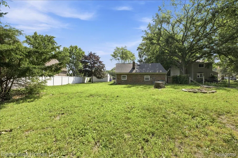 31709 Grove Fraser City, MI 48026