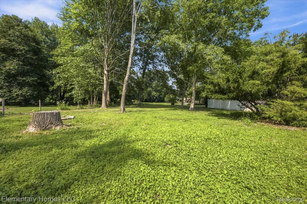 31709 Grove Fraser City, MI 48026
