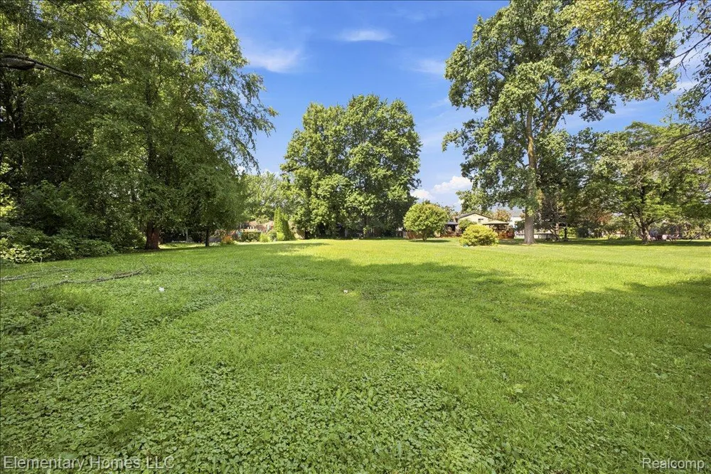 31709 Grove Fraser City, MI 48026