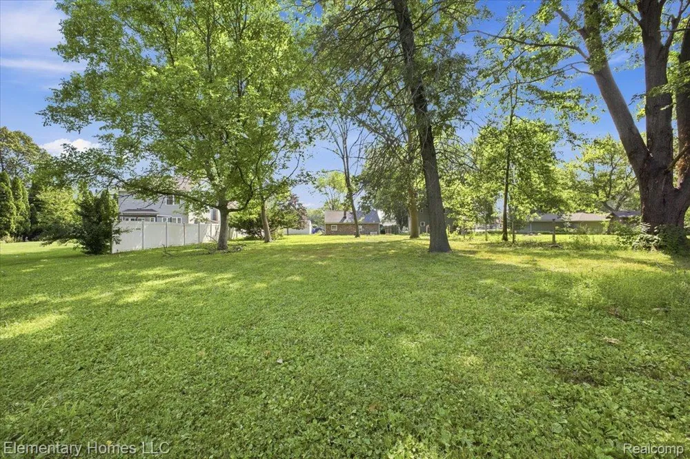 31709 Grove Fraser City, MI 48026