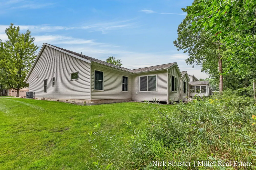 712 Riverwalk Street #11 Hastings City, MI 49058