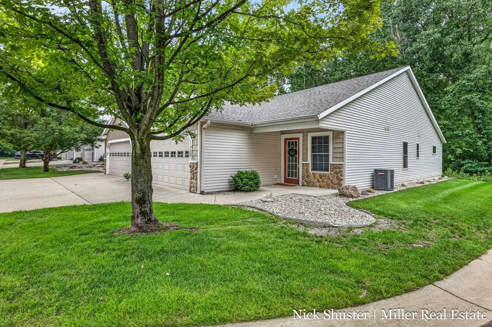712 Riverwalk Street #11 Hastings City, MI 49058