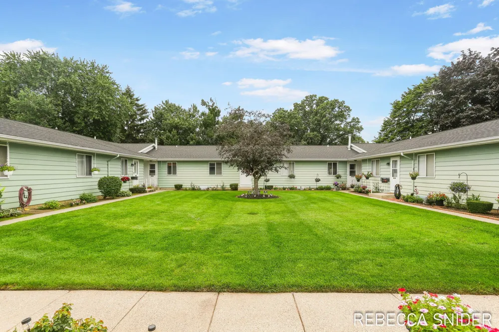 5692 Leisure S Drive SE Kentwood City, MI 49548
