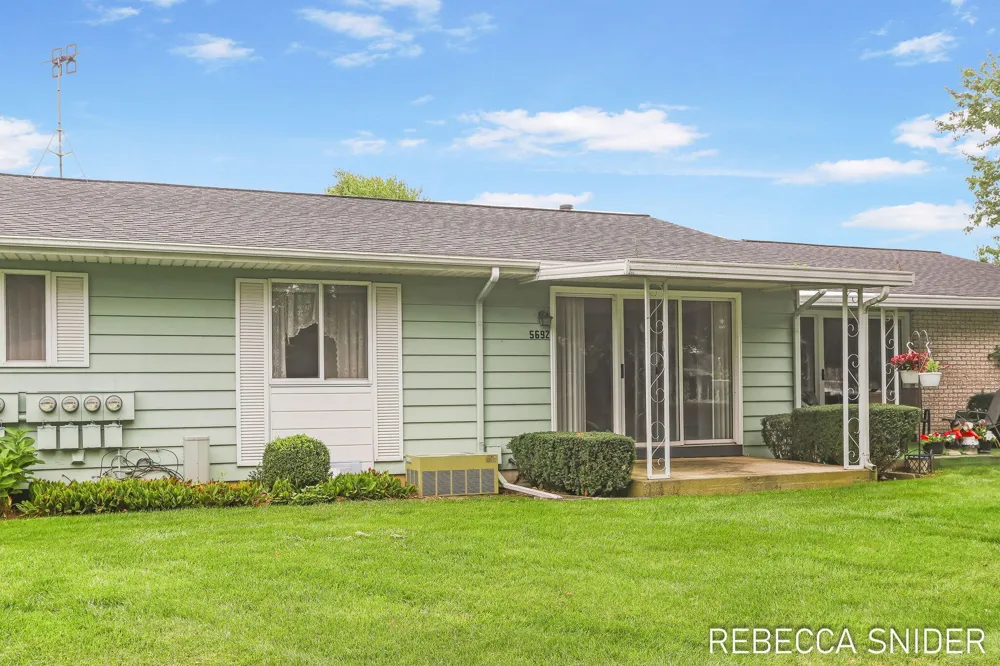 5692 Leisure S Drive SE Kentwood City, MI 49548