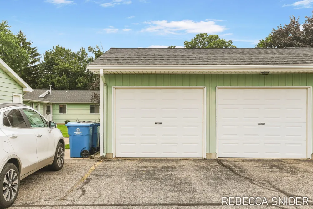 5692 Leisure S Drive SE Kentwood City, MI 49548