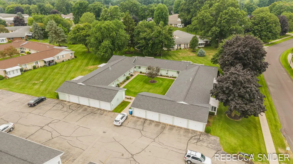 5692 Leisure S Drive SE Kentwood City, MI 49548