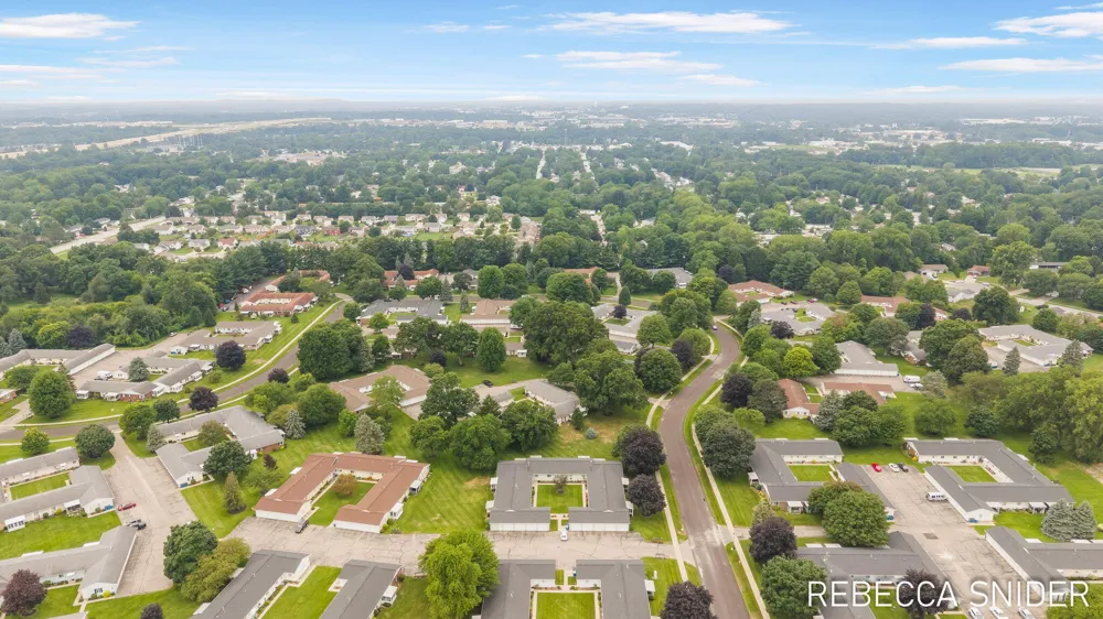 5692 Leisure S Drive SE Kentwood City, MI 49548