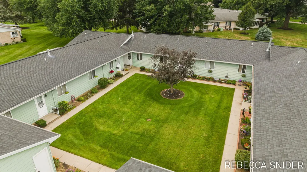 5692 Leisure S Drive SE Kentwood City, MI 49548