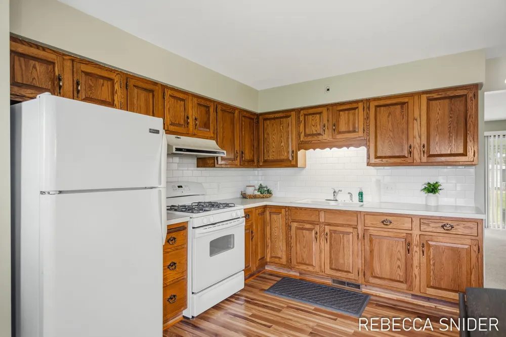 5692 Leisure S Drive SE Kentwood City, MI 49548