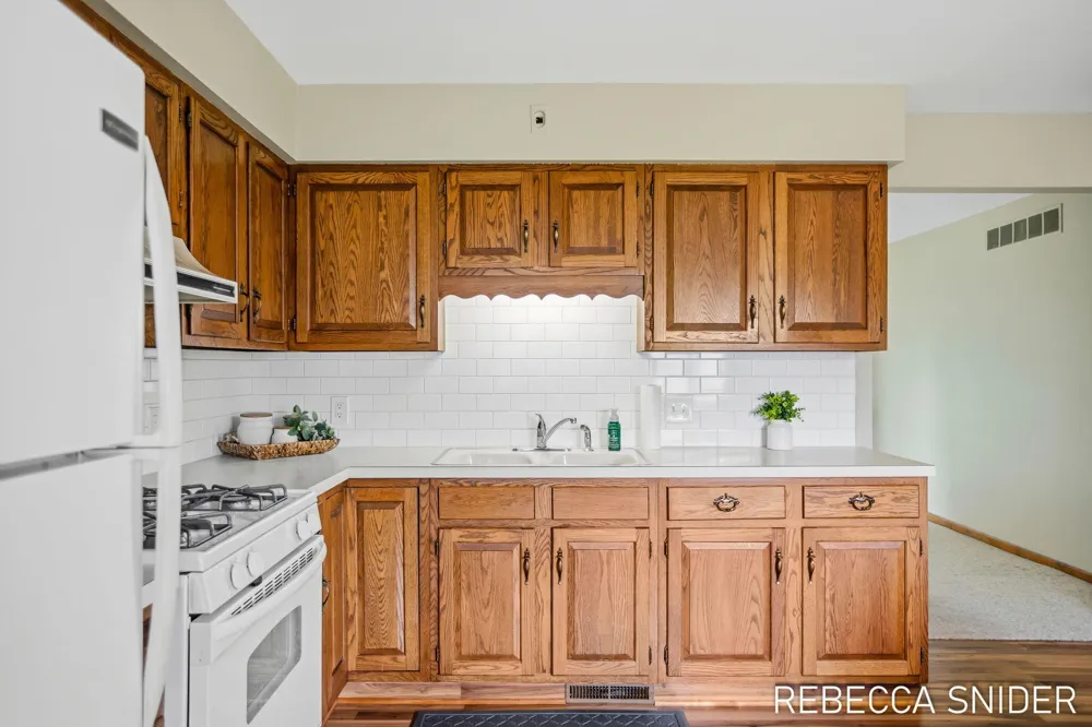5692 Leisure S Drive SE Kentwood City, MI 49548