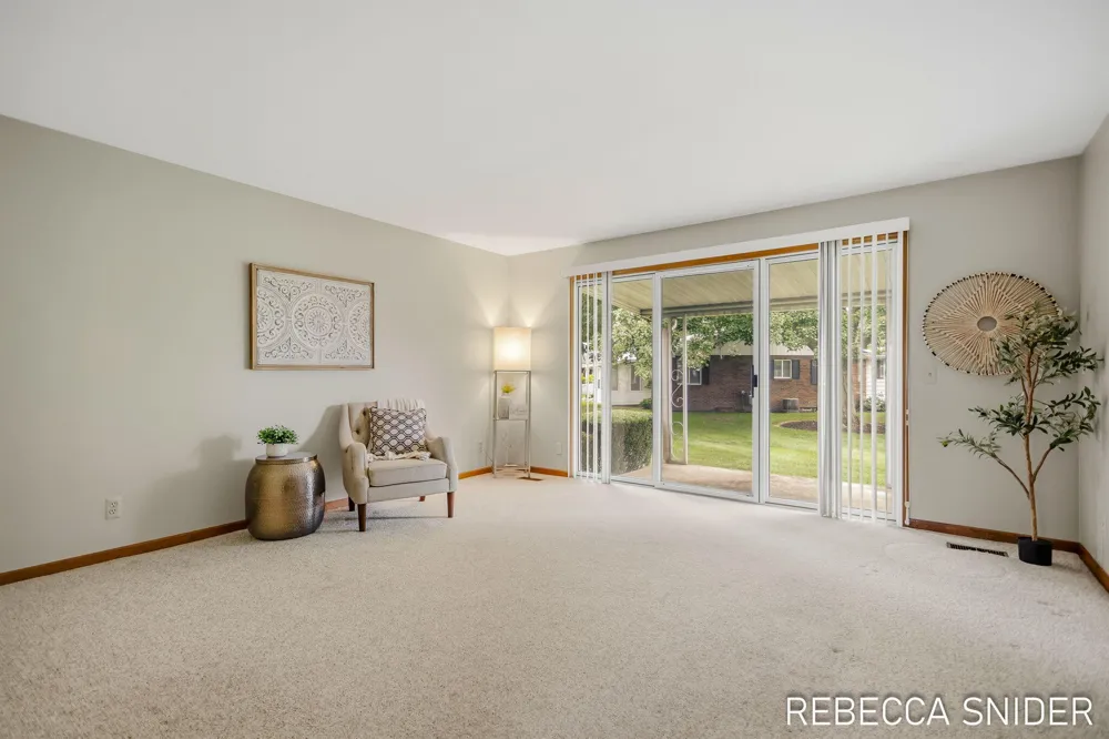 5692 Leisure S Drive SE Kentwood City, MI 49548