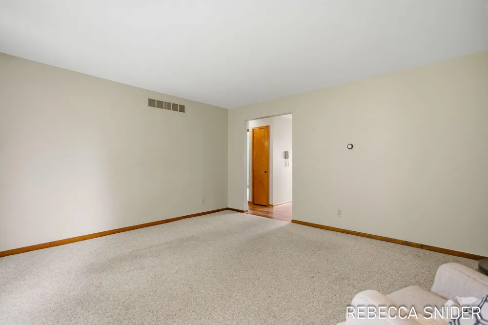 5692 Leisure S Drive SE Kentwood City, MI 49548