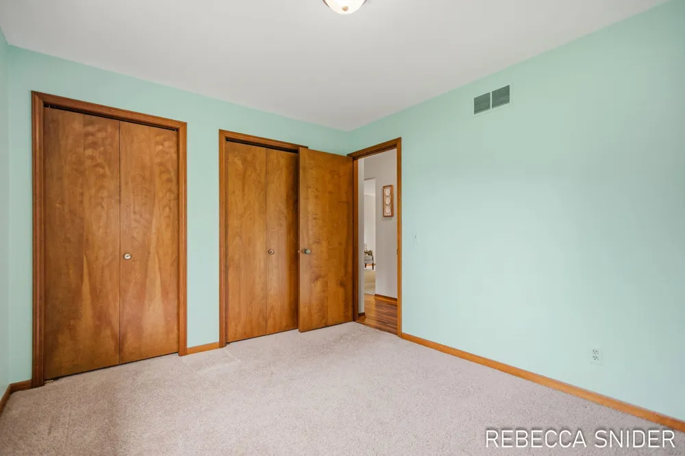 5692 Leisure S Drive SE Kentwood City, MI 49548