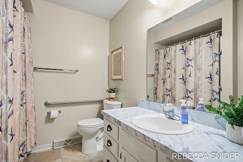 5692 Leisure S Drive SE Kentwood City, MI 49548
