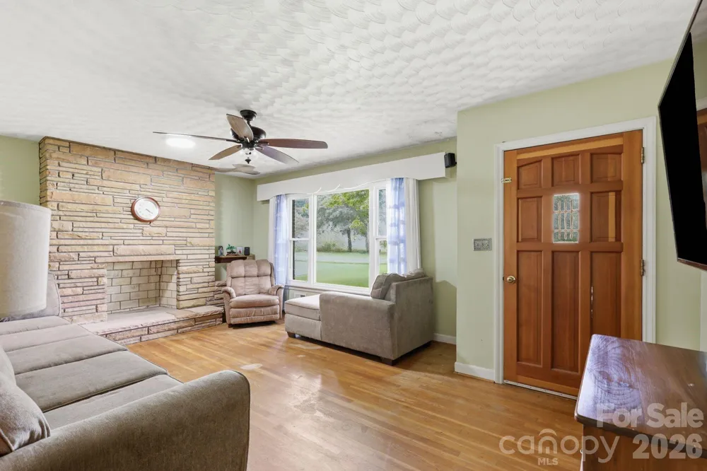 2613 26th Avenue NE Hickory, NC 28601