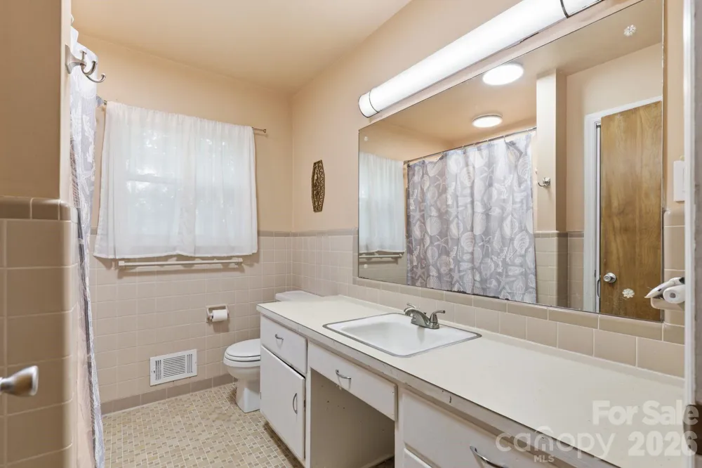 2613 26th Avenue NE Hickory, NC 28601