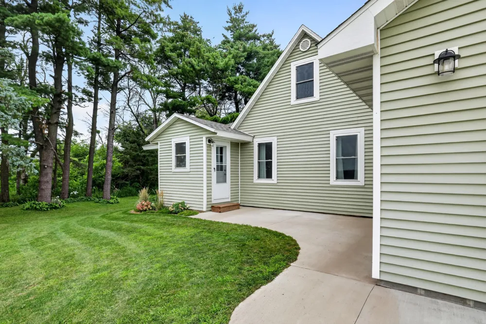 15832 585th Street Claremont, MN 55924