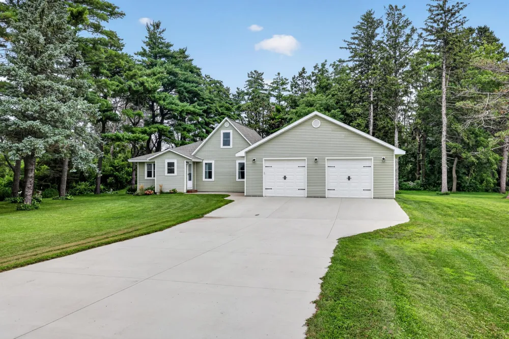 15832 585th Street Claremont, MN 55924