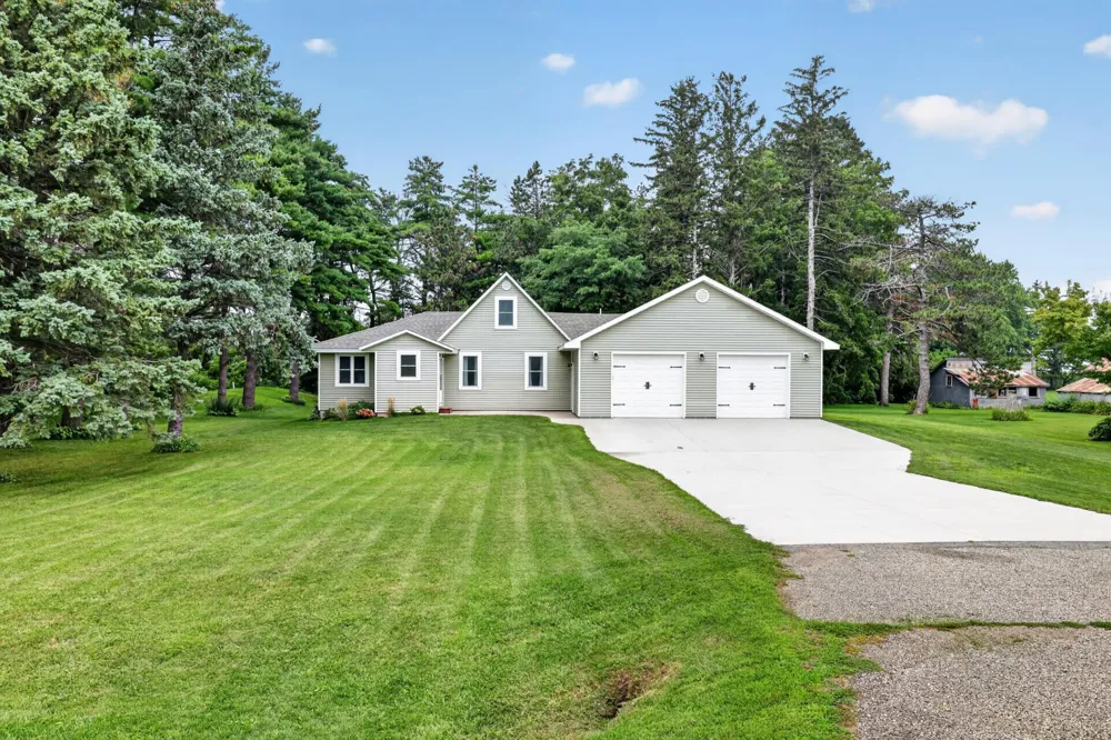15832 585th Street Claremont, MN 55924
