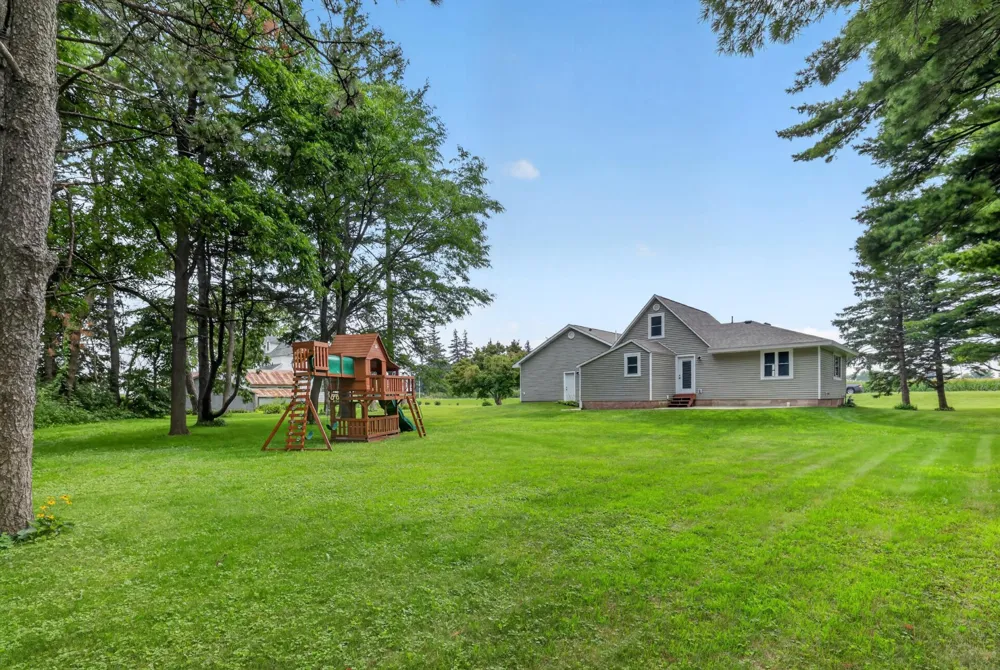 15832 585th Street Claremont, MN 55924