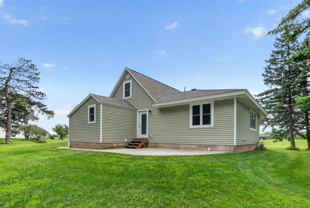 15832 585th Street Claremont, MN 55924