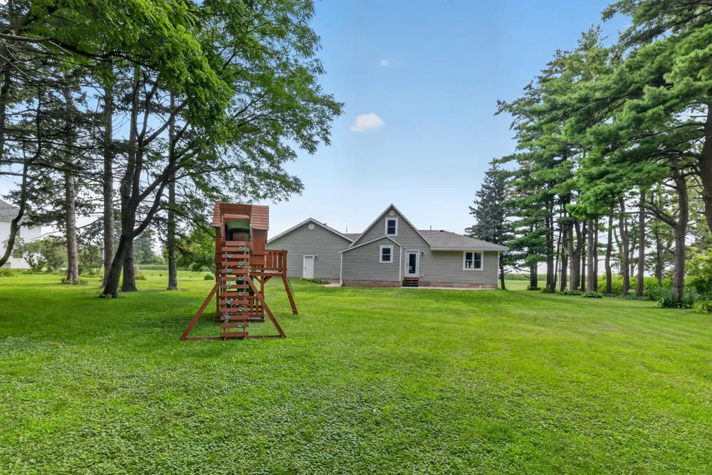 15832 585th Street Claremont, MN 55924