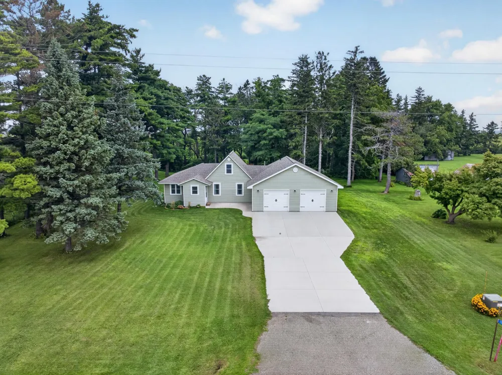 15832 585th Street Claremont, MN 55924