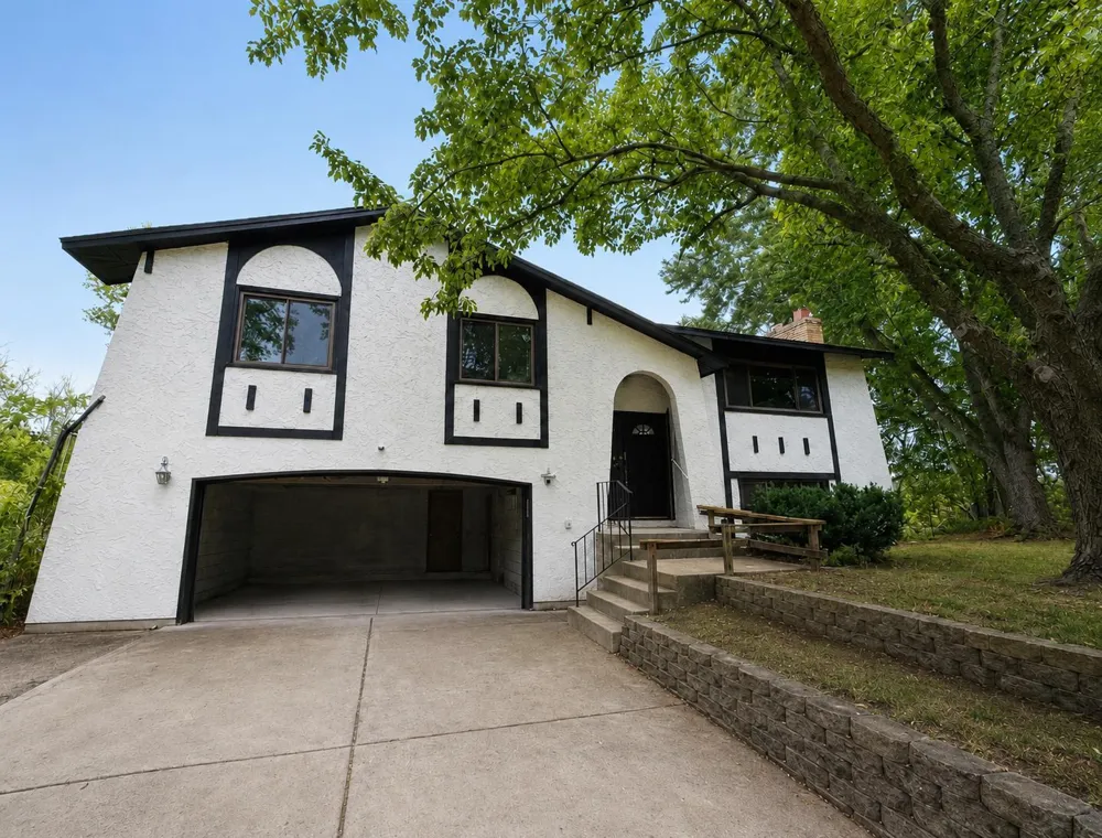 1835 214th Avenue NE East Bethel, MN 55011