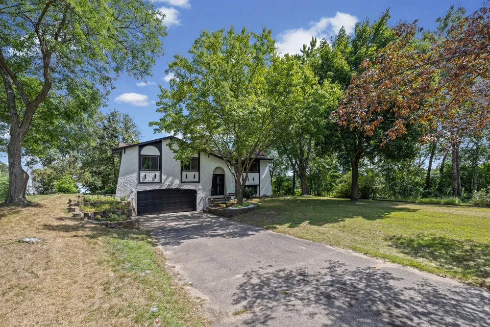 1835 214th Avenue NE East Bethel, MN 55011