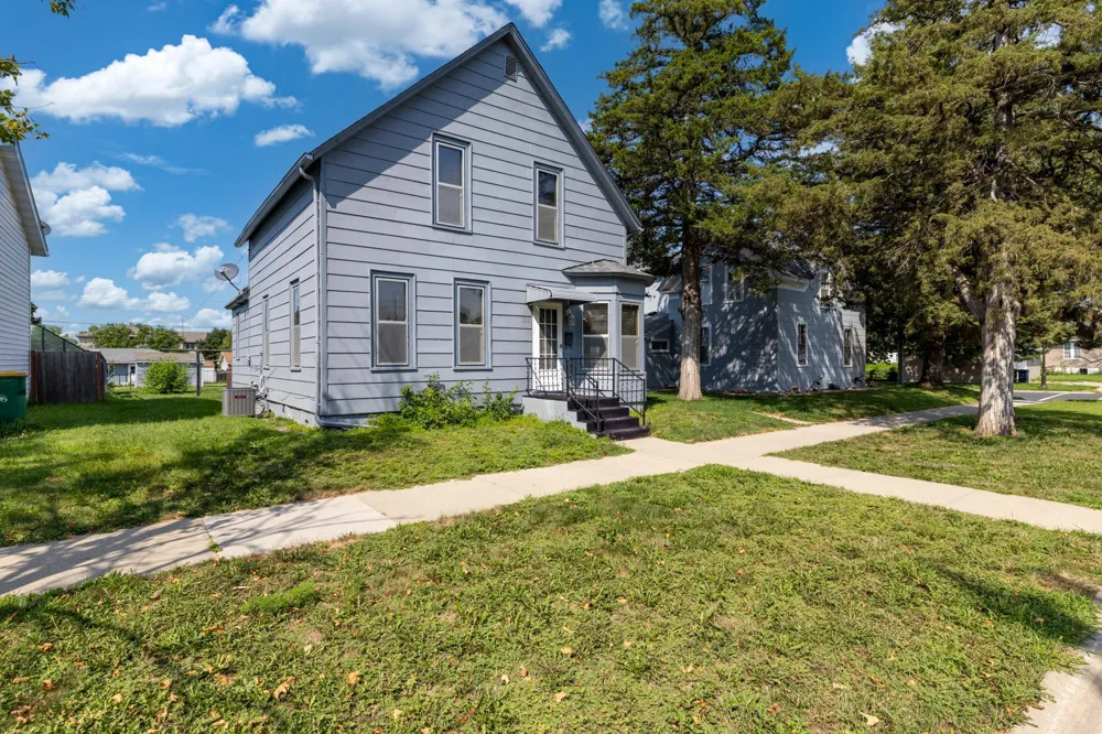 210 W Church Street Belle Plaine, MN 56011