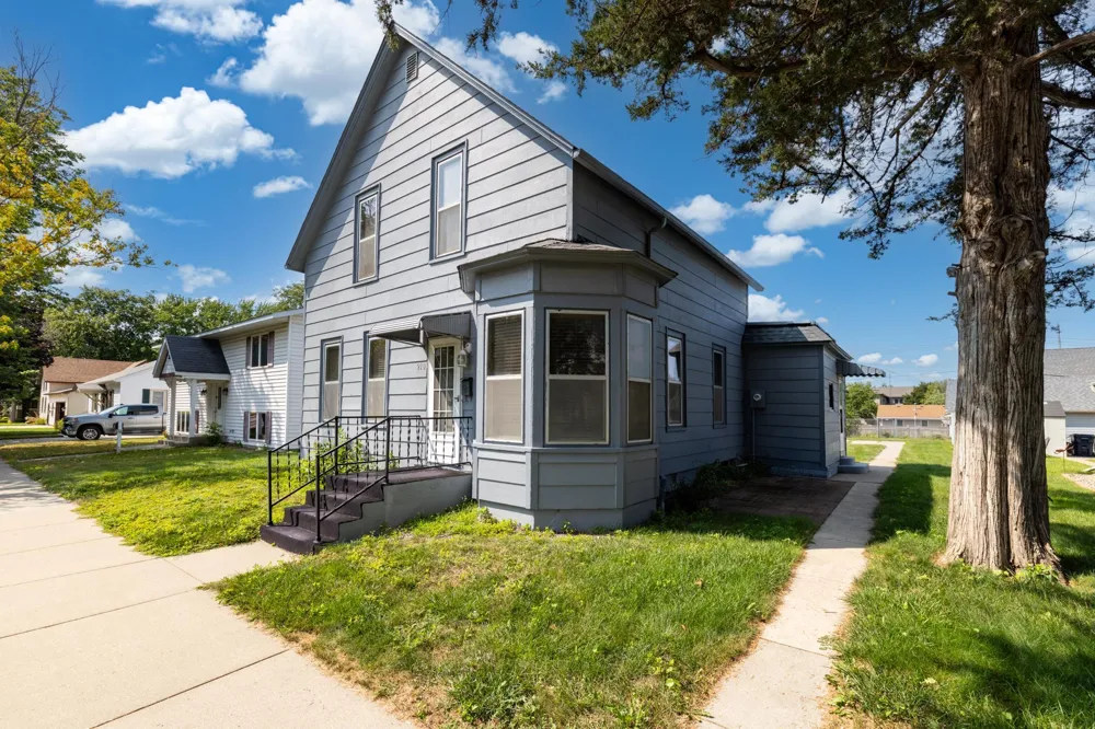 210 W Church Street Belle Plaine, MN 56011