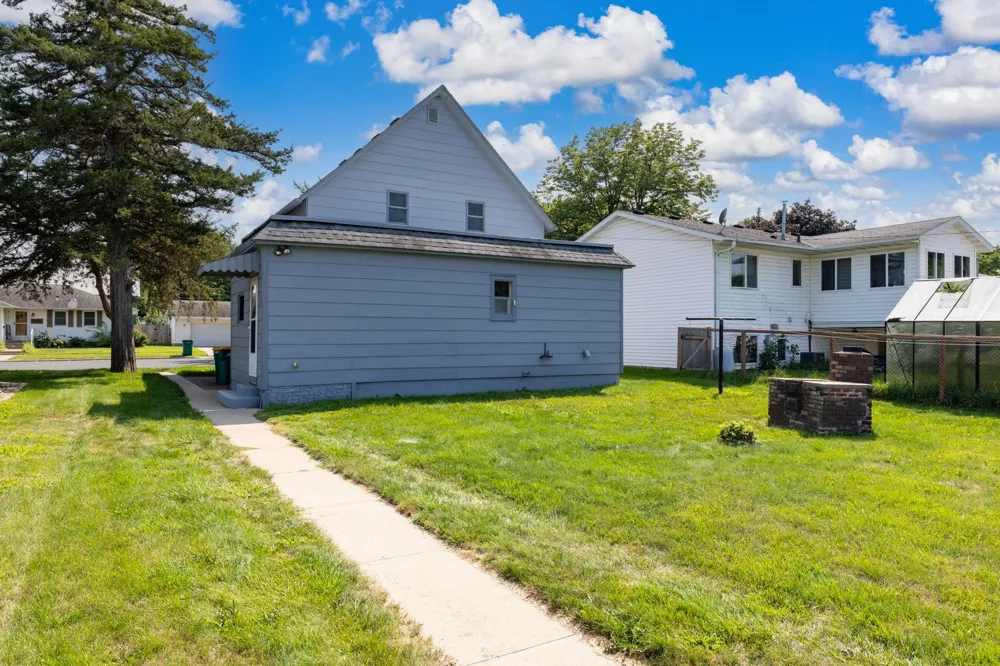 210 W Church Street Belle Plaine, MN 56011