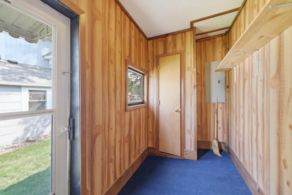 210 W Church Street Belle Plaine, MN 56011