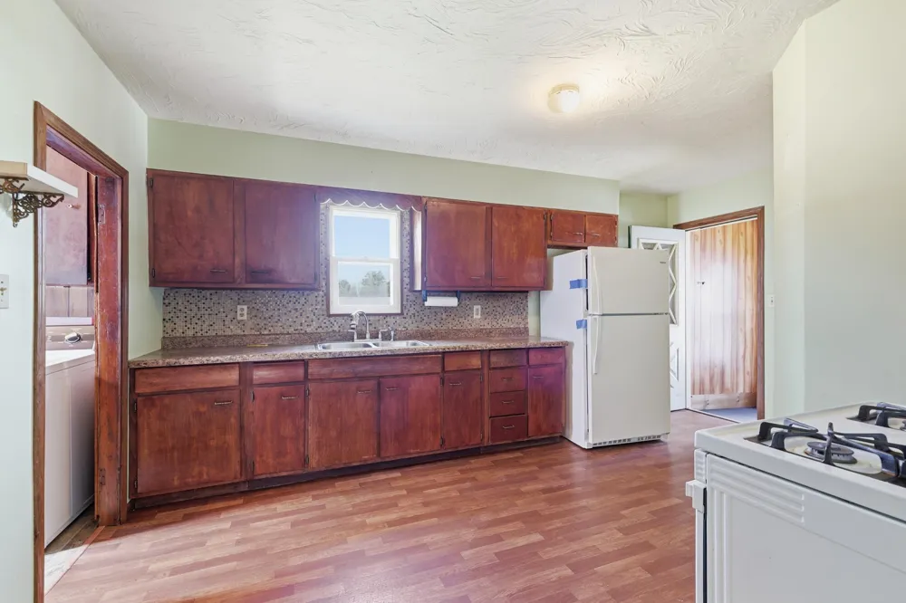210 W Church Street Belle Plaine, MN 56011