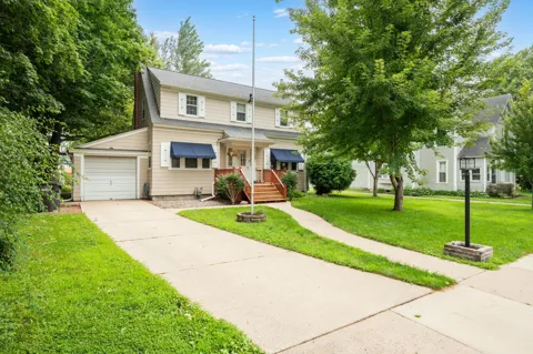 303 1st Street SW