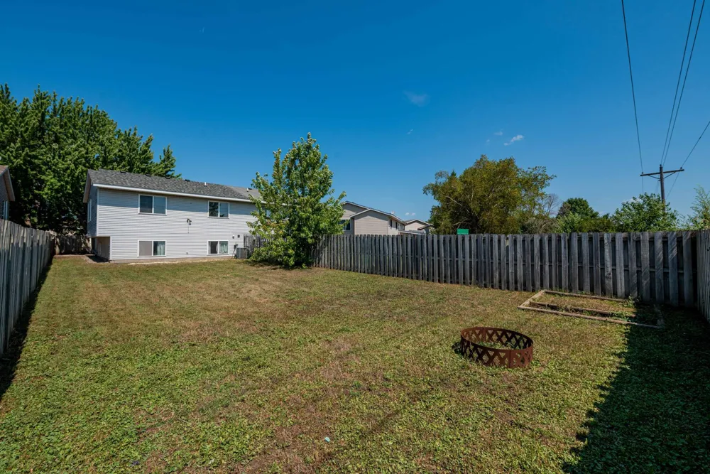 557 Kendall Drive Hastings, MN 55033