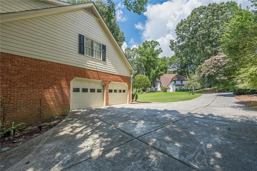 5535 Grove Point Road Johns Creek, GA 30022