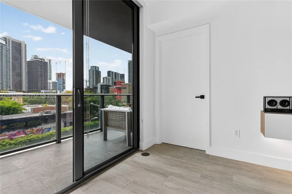 121 NE 34th St #L305 Miami, FL 33137