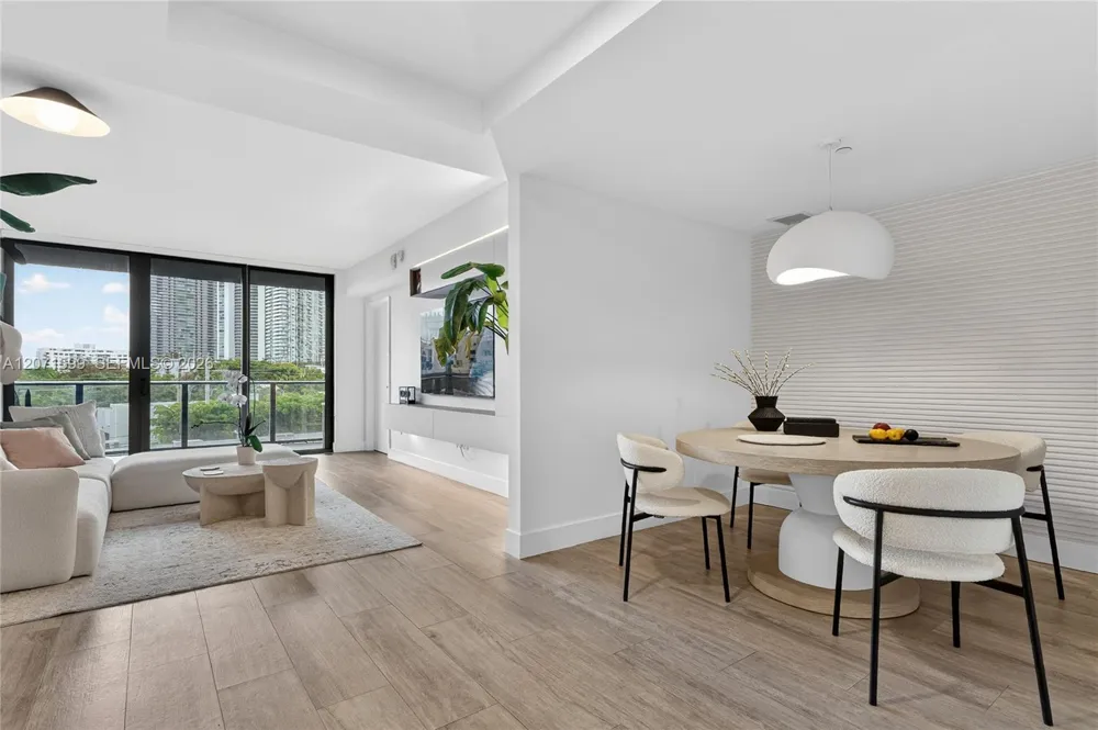 121 NE 34th St #L305 Miami, FL 33137