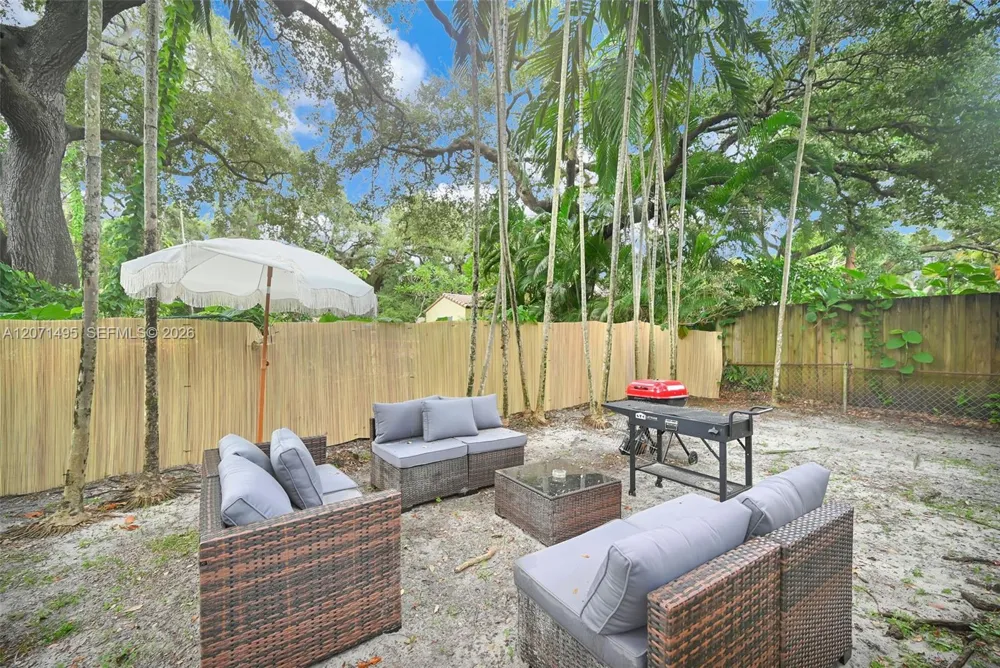 370 NE 87th St El Portal, FL 33138