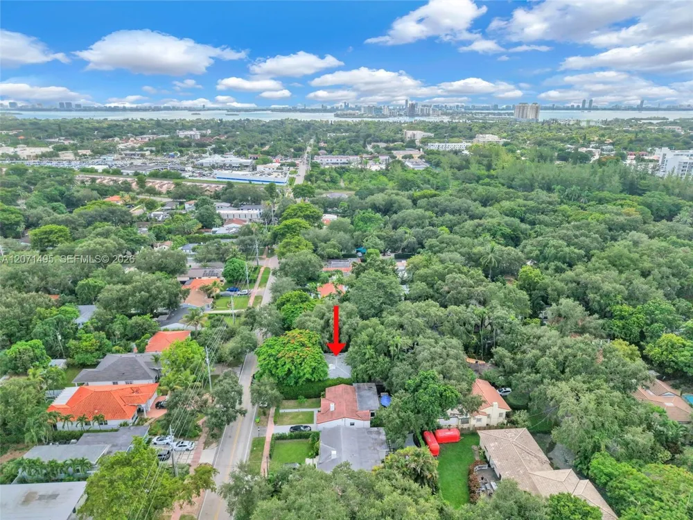 370 NE 87th St El Portal, FL 33138