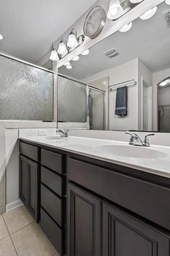 2205 SANDY BAY LANE Jacksonville, FL 32233