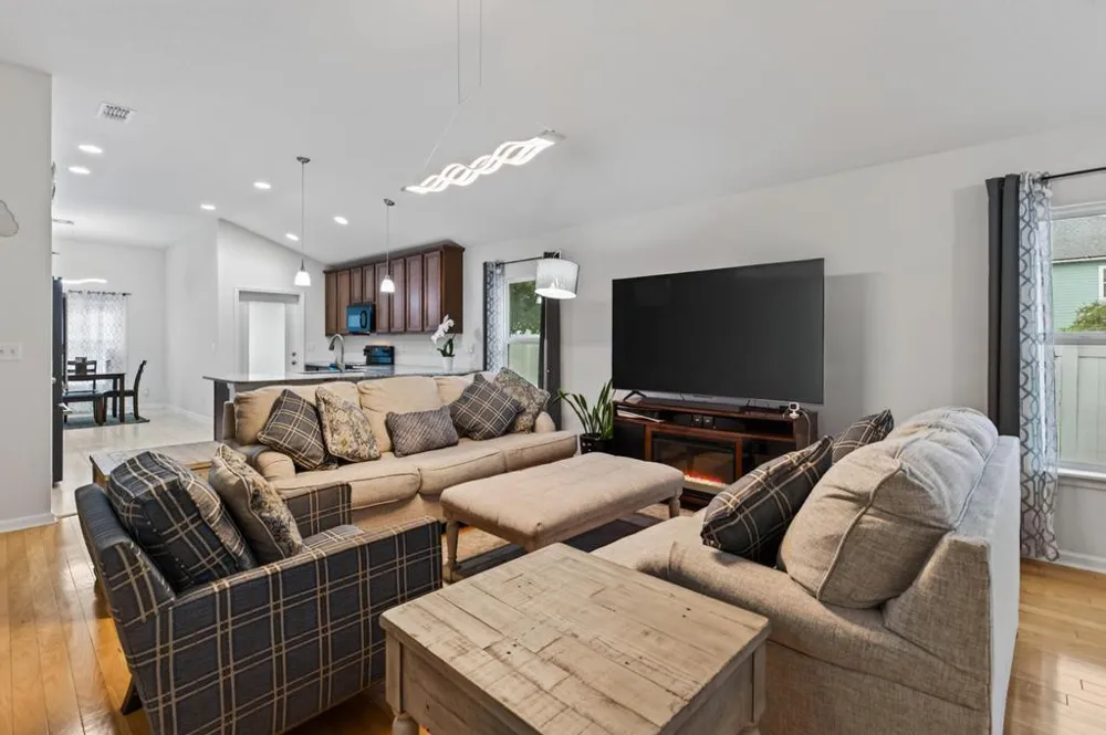 2205 SANDY BAY LANE Jacksonville, FL 32233