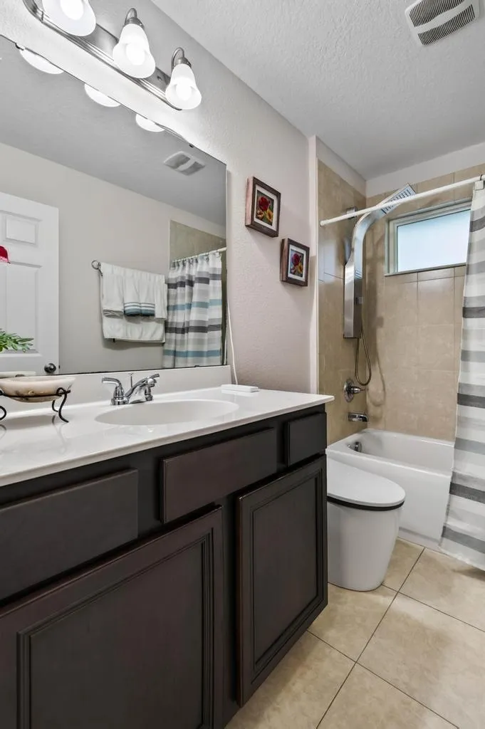 2205 SANDY BAY LANE Jacksonville, FL 32233