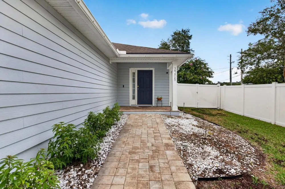 2205 SANDY BAY LANE Jacksonville, FL 32233