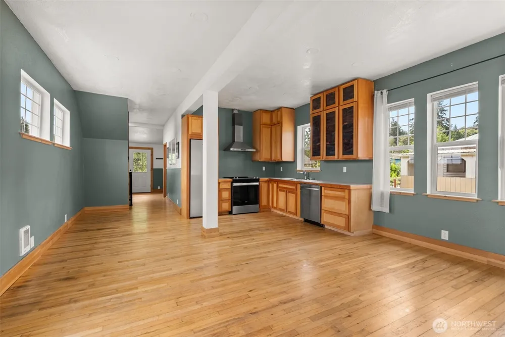306 B STREET South Bend, WA 98586